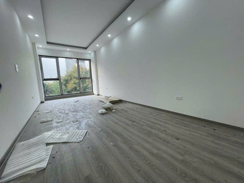 Bán nhà gấp trên phố Huỳnh Tấn Phát, thiết kế hiện đại, gần trung tâm, tiện ích đủ đầy. 3