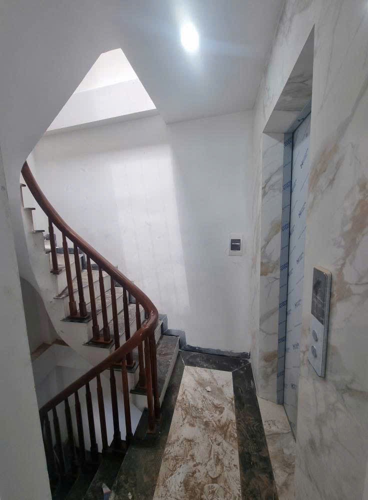 Nhà riêng Lê Trọng Tấn 40m 6 tầng tháng máy ô tô vào nhà giá 14 tỷ 4