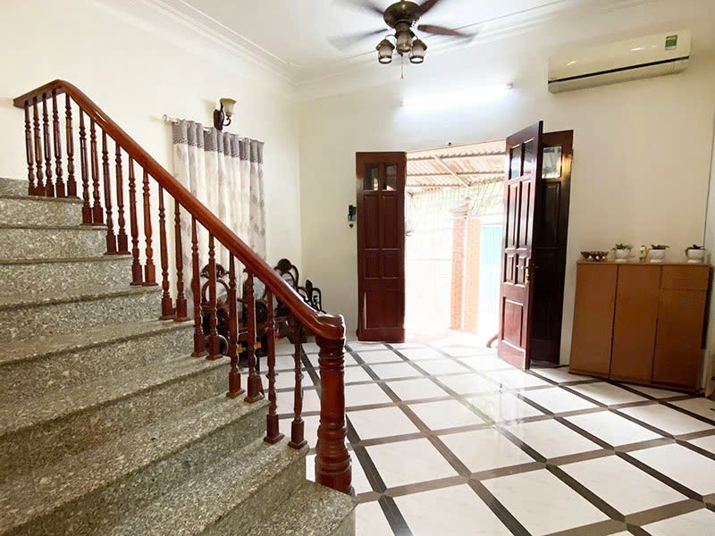 BÁN Nhà 2 tầng Lạc Long Quân  – gần Hồ Tây GIÁ 10TY DT 45m2 LH 083.2865.116 2