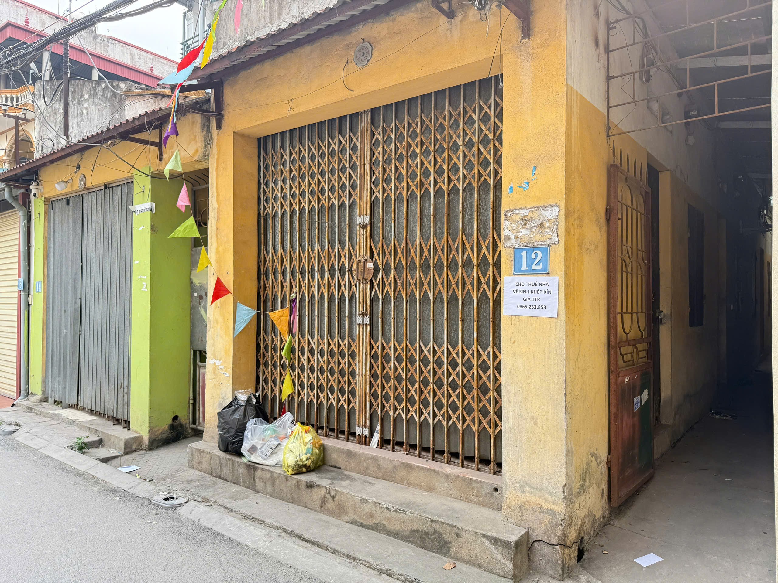 Bán căn nhà trọ đang cho thuê tại Trâu Quỳ, đường trải nhựa thông. LH: 0379483926
