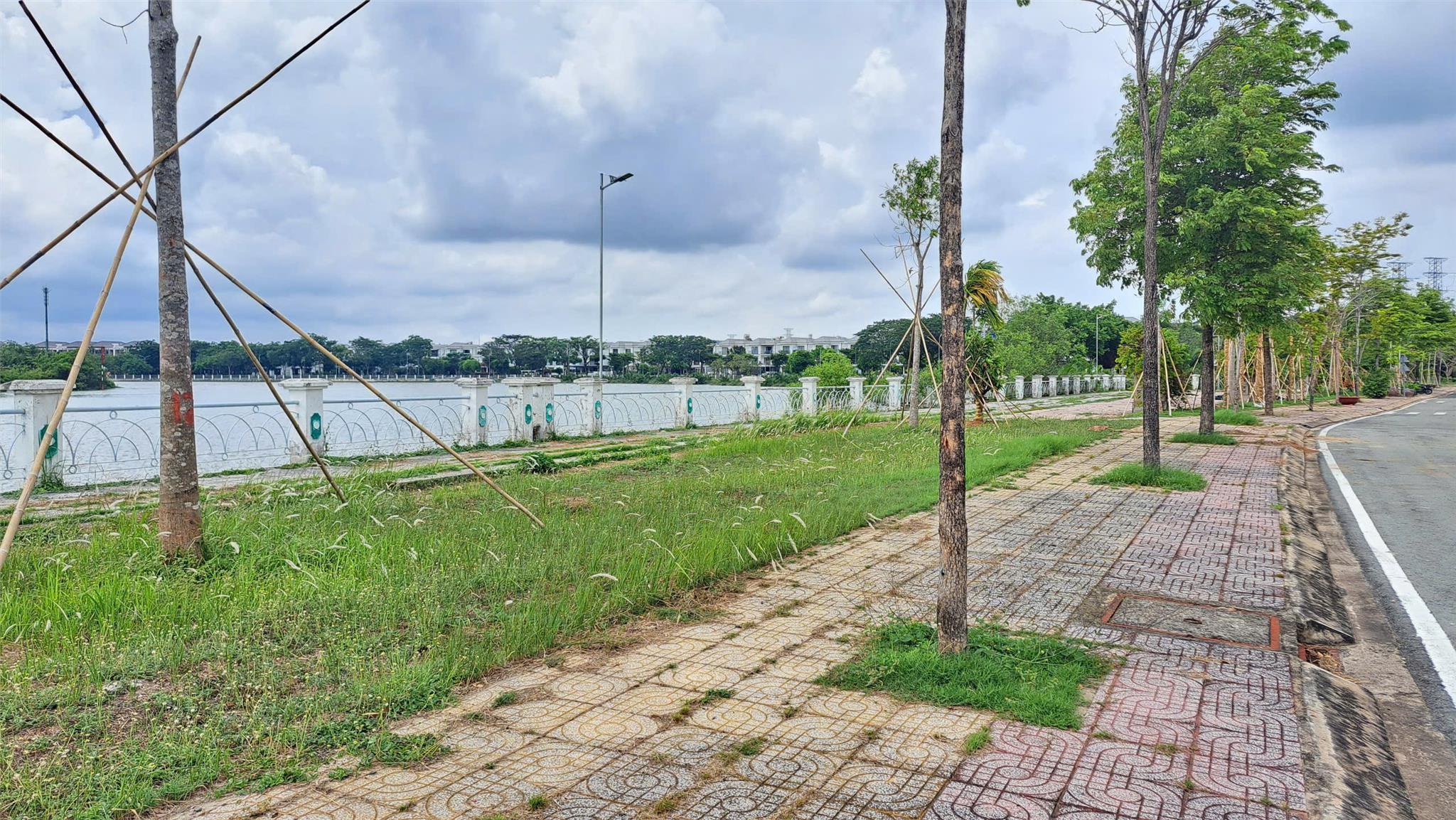Lô góc KDC Bộ Công An, Phạm Hữu Lầu, 81 triệu/m, cạnh sông 2