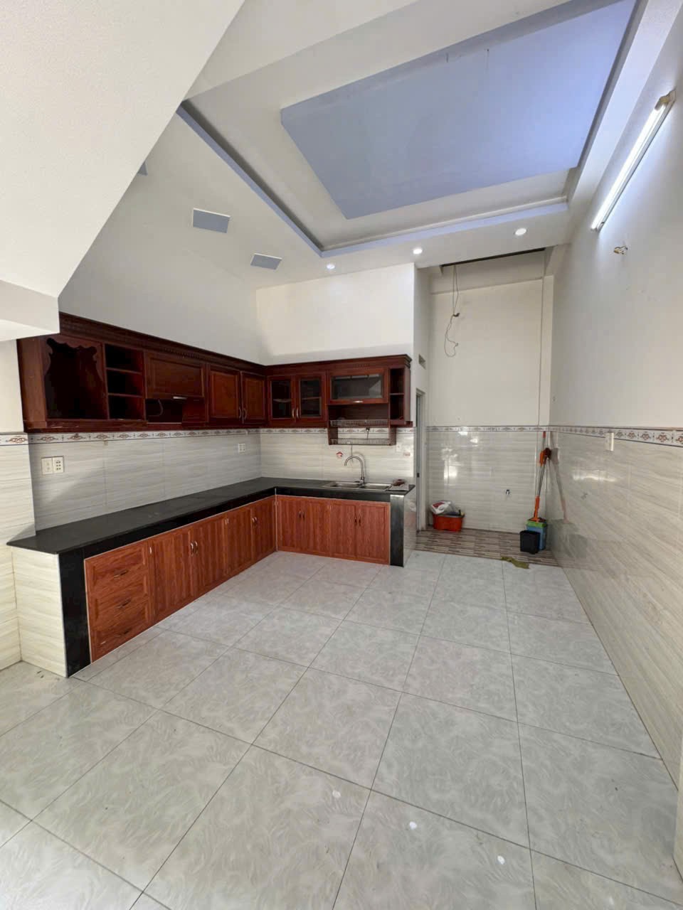 Nhà // đường số 6, Bình Hưng Hòa B, dt 64m2 1 lầu 2pn 3wc giá 4 tỷ