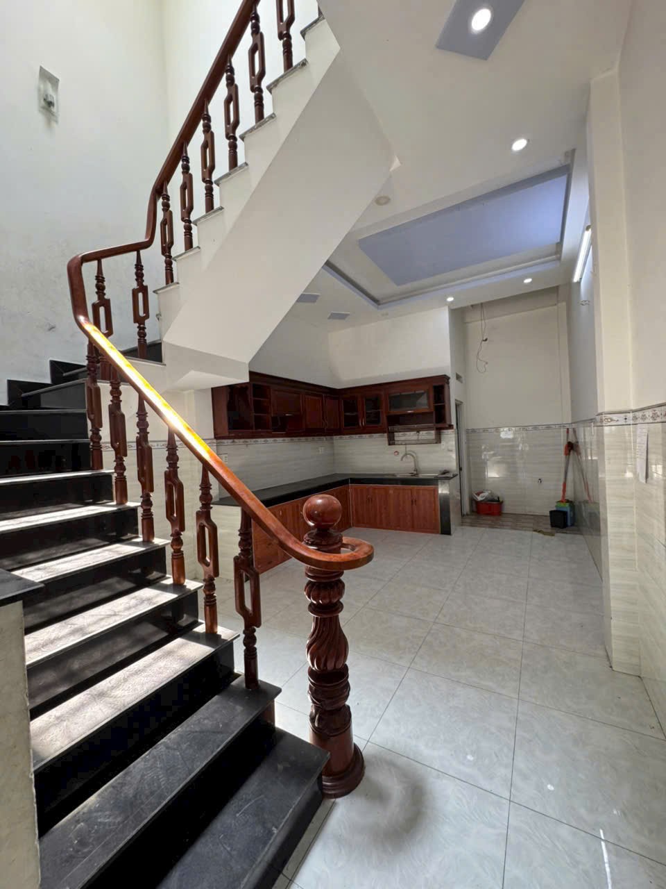 Nhà // đường số 6, Bình Hưng Hòa B, dt 64m2 1 lầu 2pn 3wc giá 4 tỷ 4