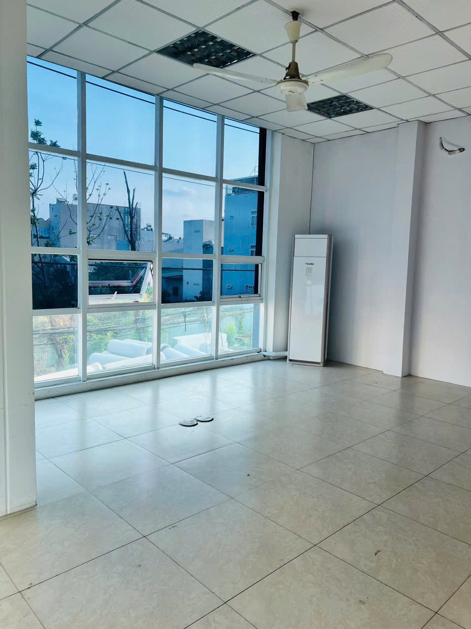 Cho thuê Văn phòng Phường Phước Long A, Quận 9, Diện tích 300m², Giá 47 Triệu/tháng