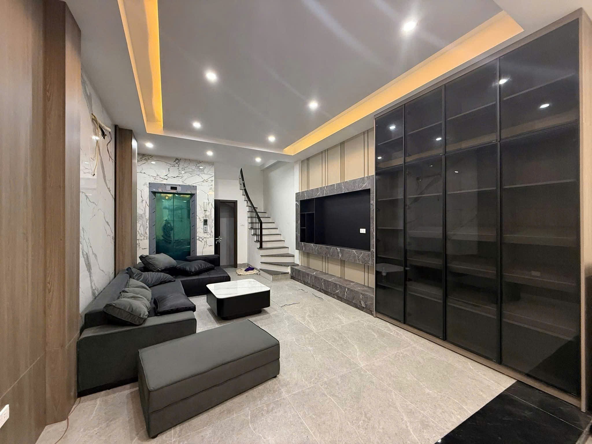 Bán nhà riêng ô tô qua nhà phố Khương Trung 40m, 5 tầng giá 11 tỷ