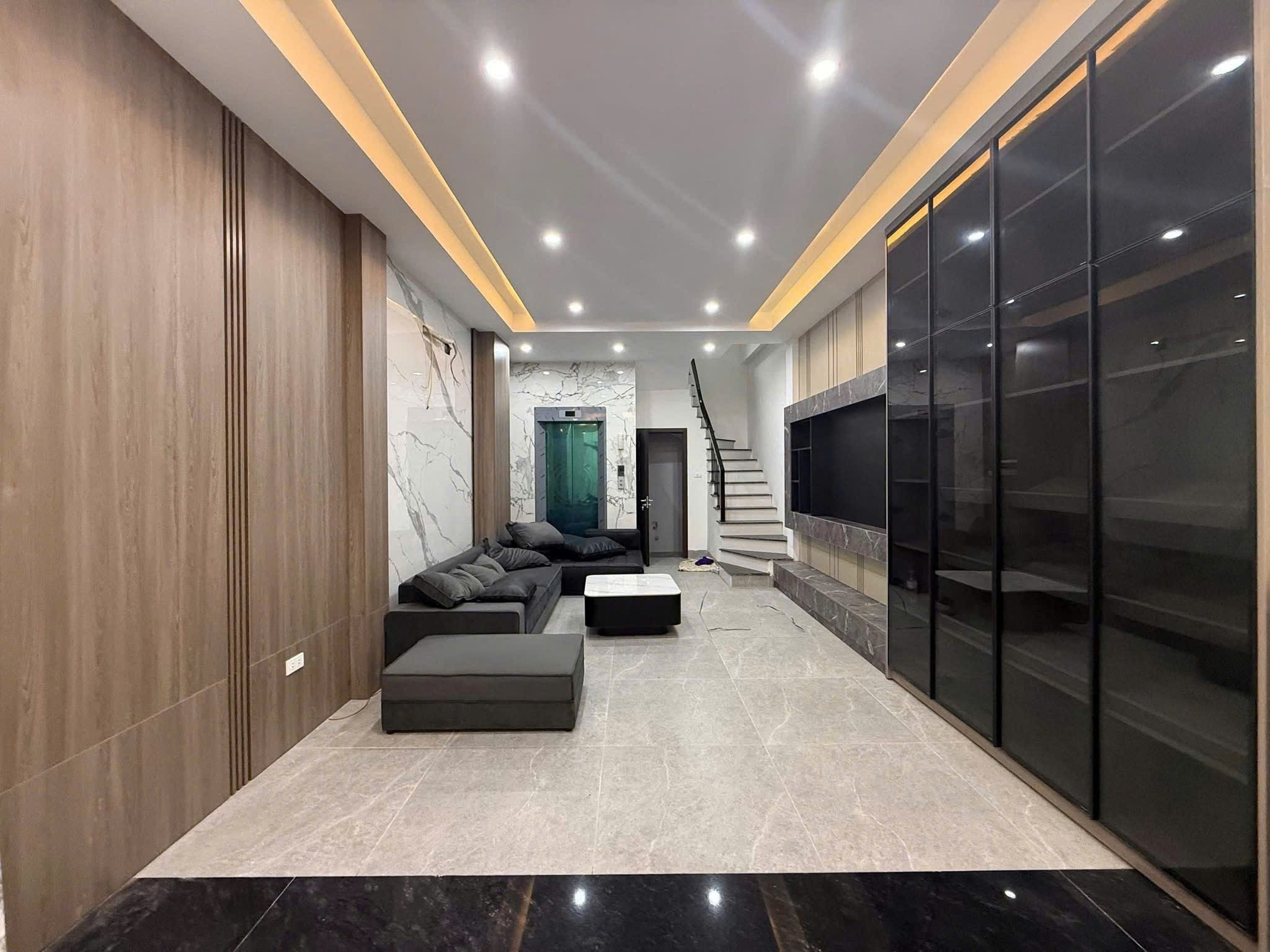 Bán nhà riêng ô tô qua nhà phố Khương Trung 40m, 5 tầng giá 11 tỷ 5
