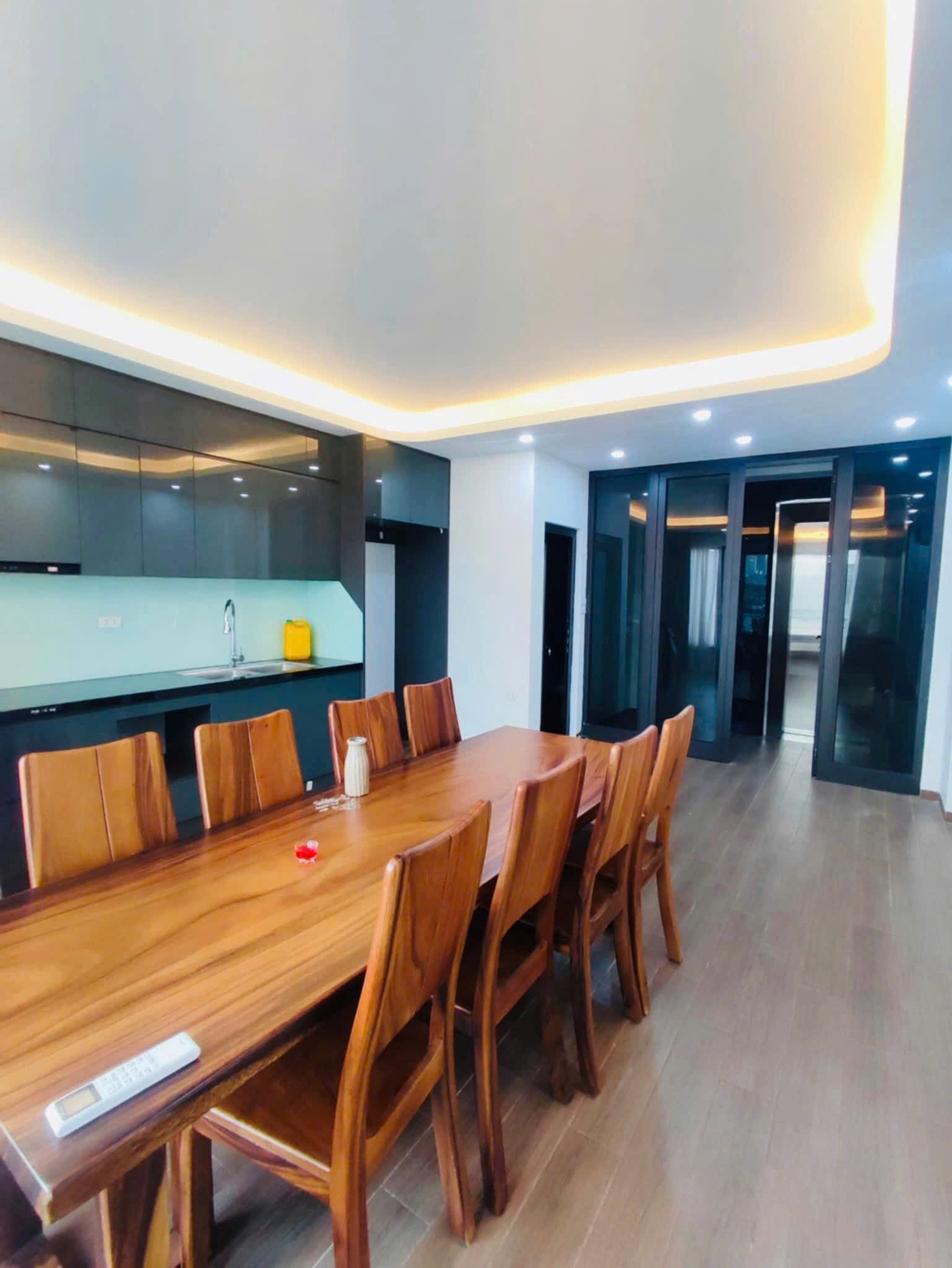 Bán nhà 8 tầng tháng máy 45m phố Khương Trung giá nhỉnh 16 tỷ 2