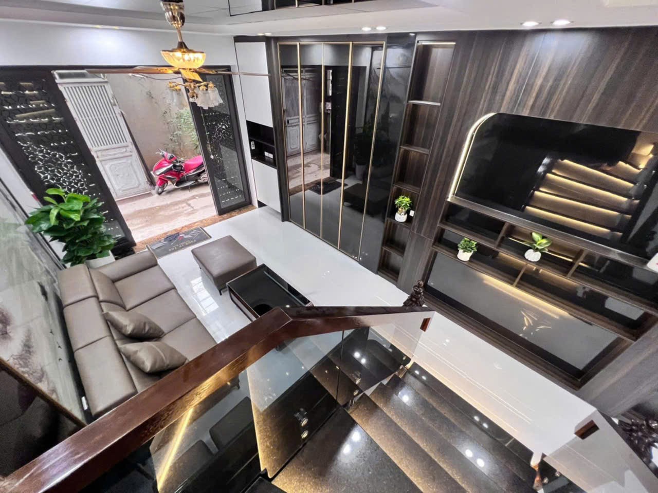 Ô TÔ ĐỖ CỬA - DÂN XÂY CHẮC CHẮN - 4 TẦNG LONG LANH Ở NGAY Lê Trọng Tấn 45m2, 4 tầng, mặt tiền 4m, 2