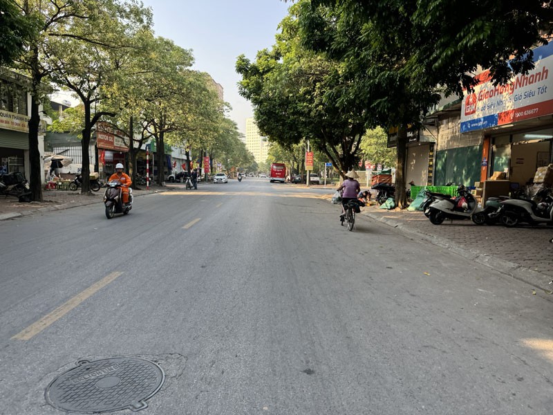 Bán nhà cấp 4 mặt phố Phạm Khắc Quảng, Giang Biên - DT 40m2, đường rộng 25m, vỉa hè lớn, kinh doanh 4