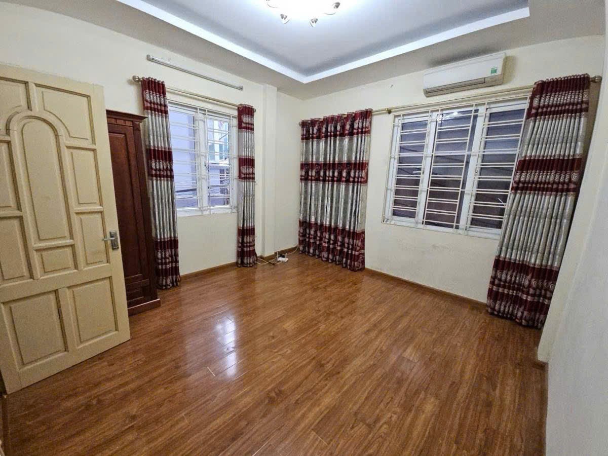BÁN NHÀ PHỐ THÁI THỊNH LÔ GÓC 3 THOÁNG - CÁCH MẶT PHỐ 30M 2