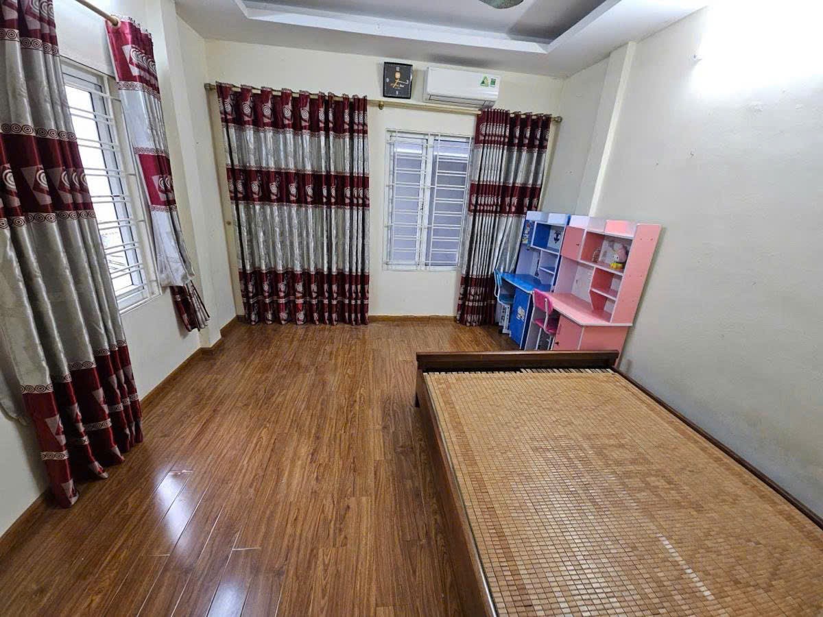 BÁN NHÀ PHỐ THÁI THỊNH LÔ GÓC 3 THOÁNG - CÁCH MẶT PHỐ 30M 3