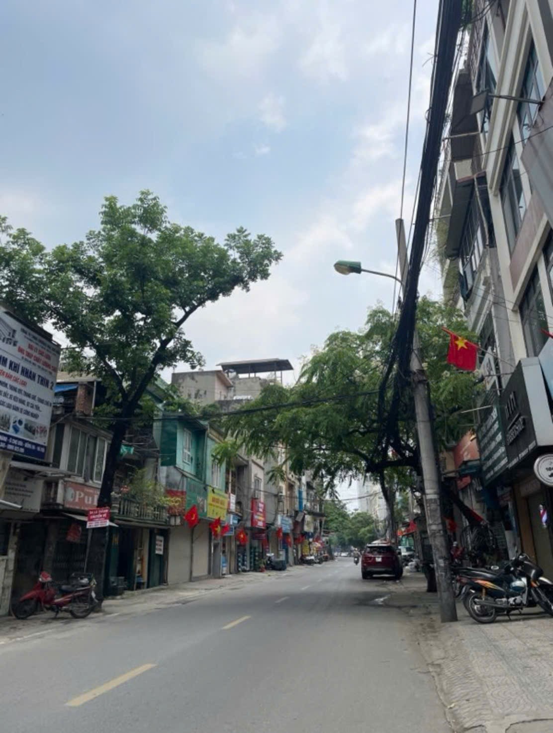 giảm mảnh đất mặt phố ĐÊ LA THÀNH, chỉ hơn 300tr/m, lô góc, mặt tiền 6.6m, gần ngã 5 ô chợ dừa 2