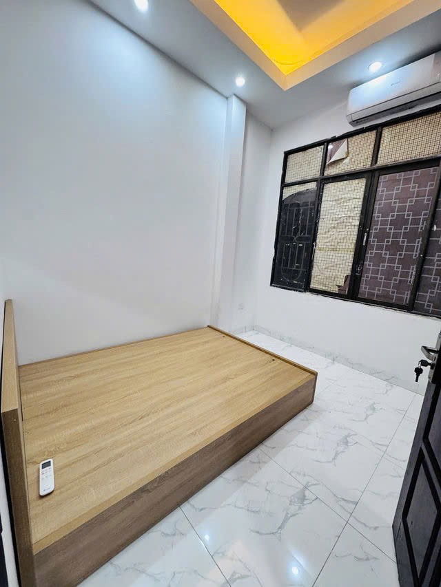 NHÀ MỚI DÒNG TIỀN Ngõ Giếng 40/45 m2,X  6  tầng, mặt tiền 9. 5m,8.8 tỷ Đống Đa