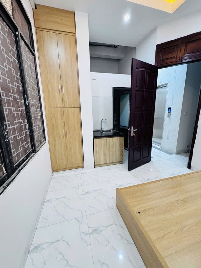 NHÀ MỚI DÒNG TIỀN Ngõ Giếng 40/45 m2,X  6  tầng, mặt tiền 9. 5m,8.8 tỷ Đống Đa 2