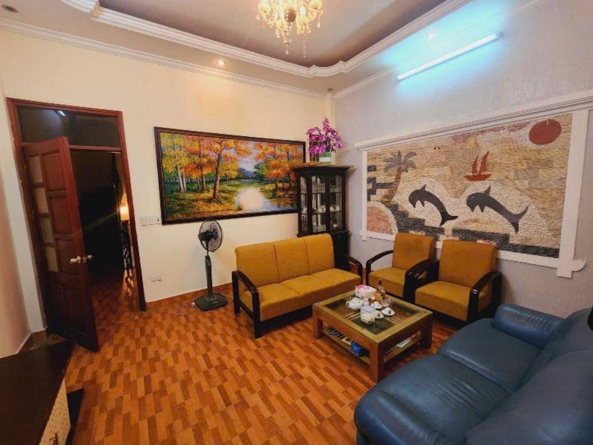 Bán nhà phố Chùa Láng - Phân lô kinh doanh - 2 thoáng trước sau - Gara ô tô 3