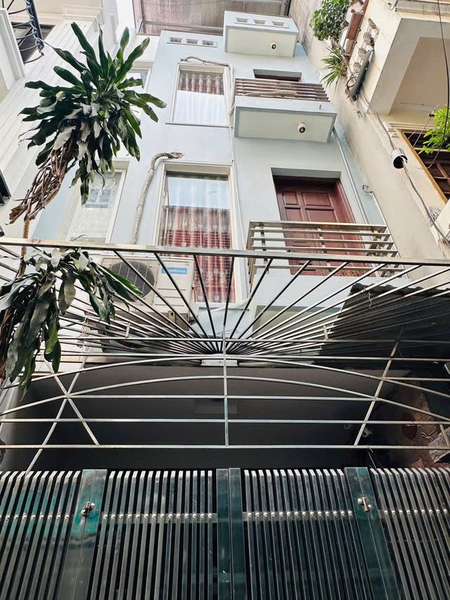 NHÀ ĐẸP 2 THOÁNG NGÕ THÔNG Quan Thổ 3 44/50M2,X 4 tầng,mặt tiền 3.7m, 12.5 tỷ Đống Đa.