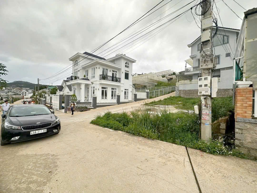 Giảm Sâu 9,2 Tỷ Còn 8,5 Tỷ Ra Lộc Thêm bán đất 2 mặt tiền khu nam hồ phường 11 Đà Lạt