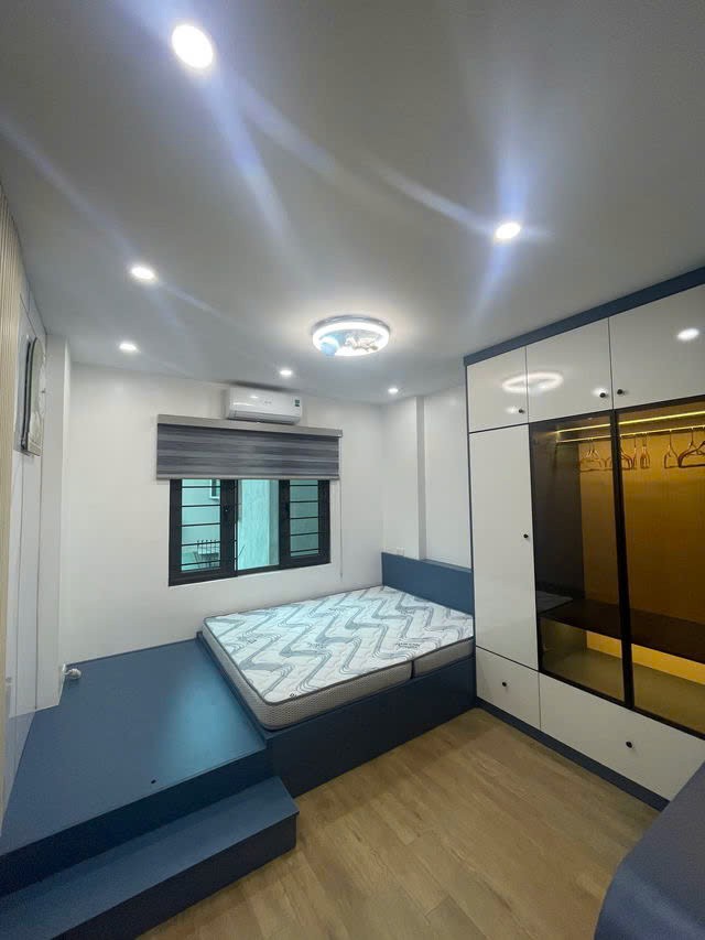 NHÀ MỚI DÂN XÂY NGÕ RỘNG BA GÁC QUA Ngọc Thụy-Long Biên 45m2,4 tầng X 8.5 tỷ. 3