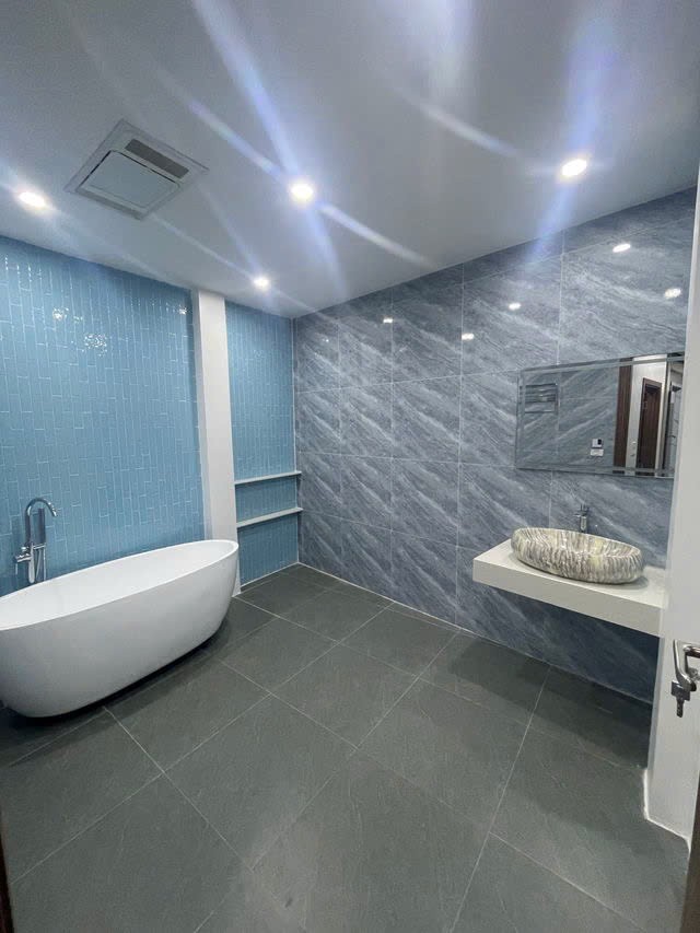 NHÀ MỚI DÂN XÂY NGÕ RỘNG BA GÁC QUA Ngọc Thụy-Long Biên 45m2,4 tầng X 8.5 tỷ. 5
