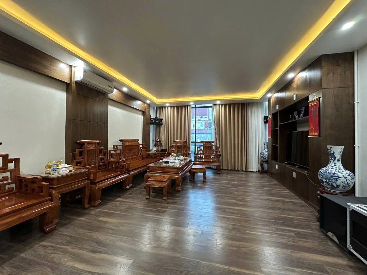 BÁN NHÀ LÔ GÓC MẶT PHỐ ĐÔNG QUAN – 7 TẦNG, THANG MÁY, Ô TÔ VÀO NHÀ!