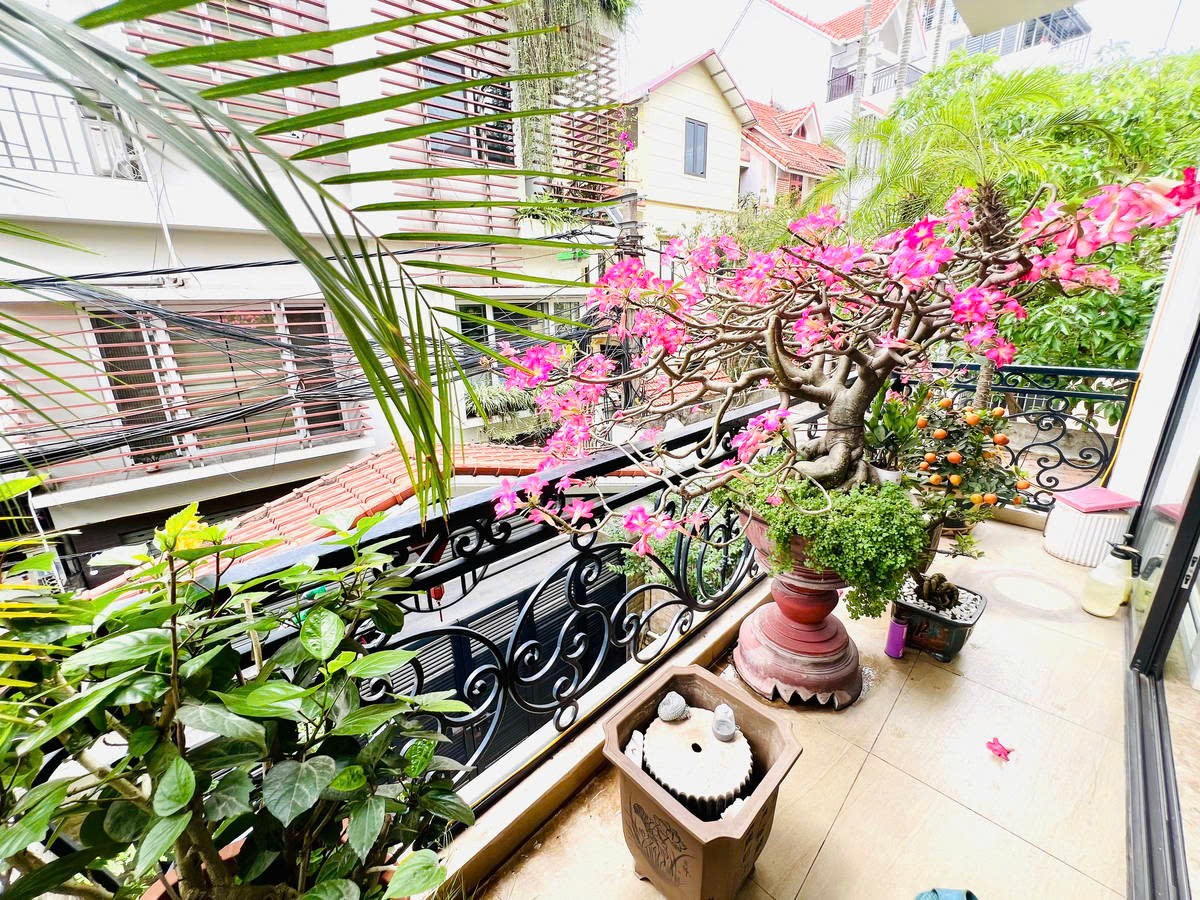 NAHF ĐẸP NGÕ THÔNG Ô TO VÀO NHÀ Bồ Đề 106m2,X  5 tầng, mặt tiền 4m,30 tỷ Long Biên. 5