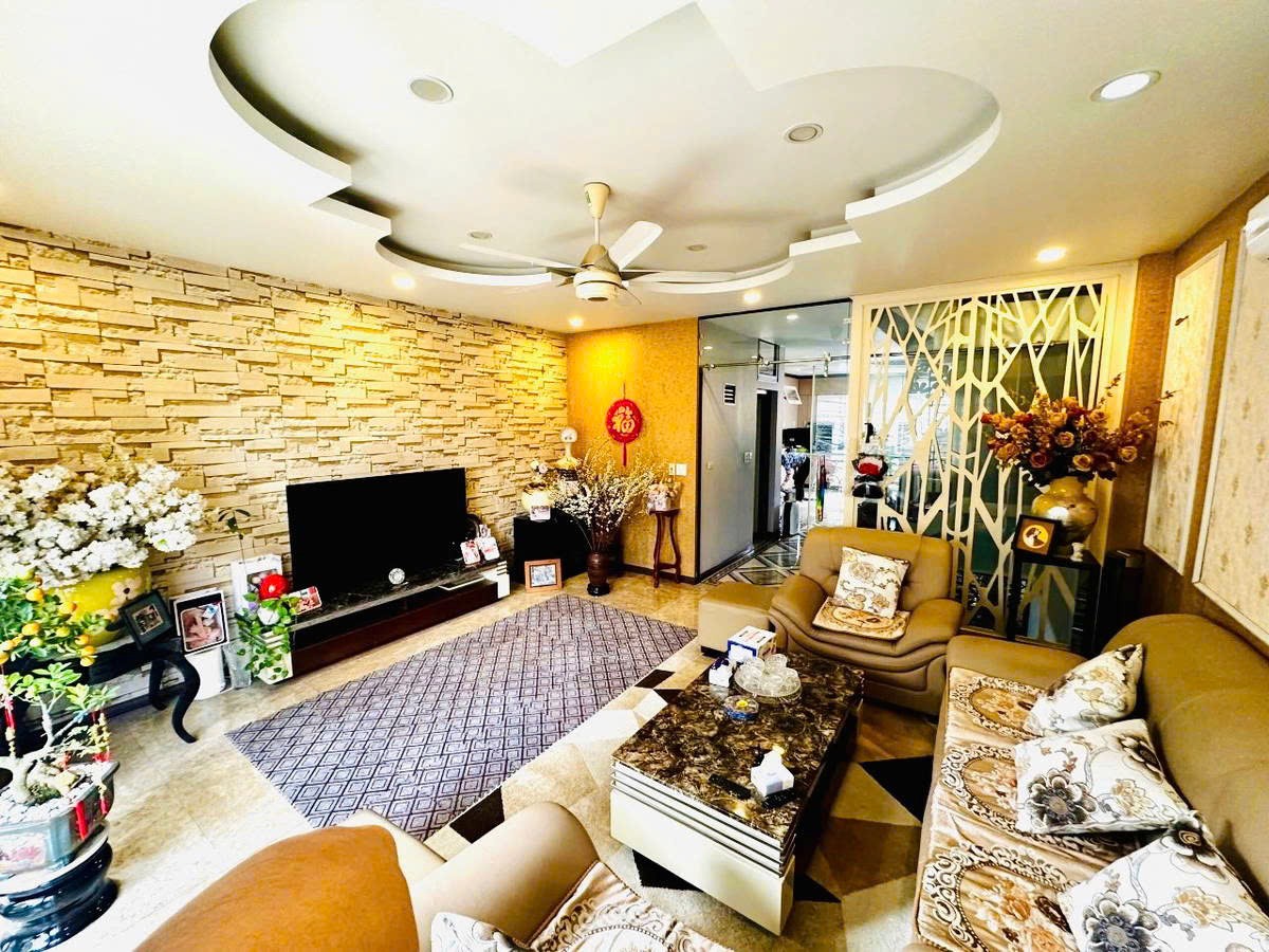 NAHF ĐẸP NGÕ THÔNG Ô TO VÀO NHÀ Bồ Đề 106m2,X  5 tầng, mặt tiền 4m,30 tỷ Long Biên. 4