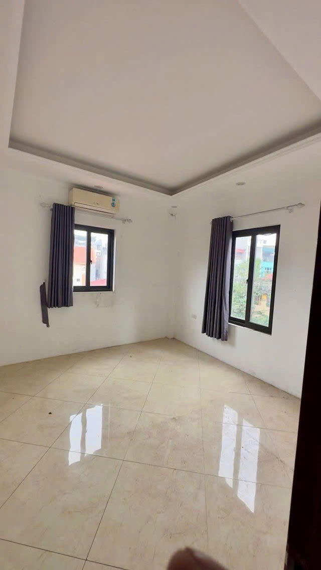 Thượng Thanh-nhà cực gần phố-VF3 đỗ cửa Thượng Thanh 36m2,X  4 tầng,mặt tiền 3.5m, 5.7 tỷ Long 4