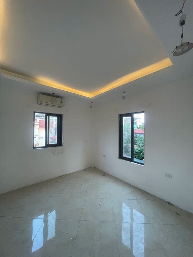 Thượng Thanh-nhà cực gần phố-VF3 đỗ cửa Thượng Thanh 36m2,X  4 tầng,mặt tiền 3.5m, 5.7 tỷ Long 5