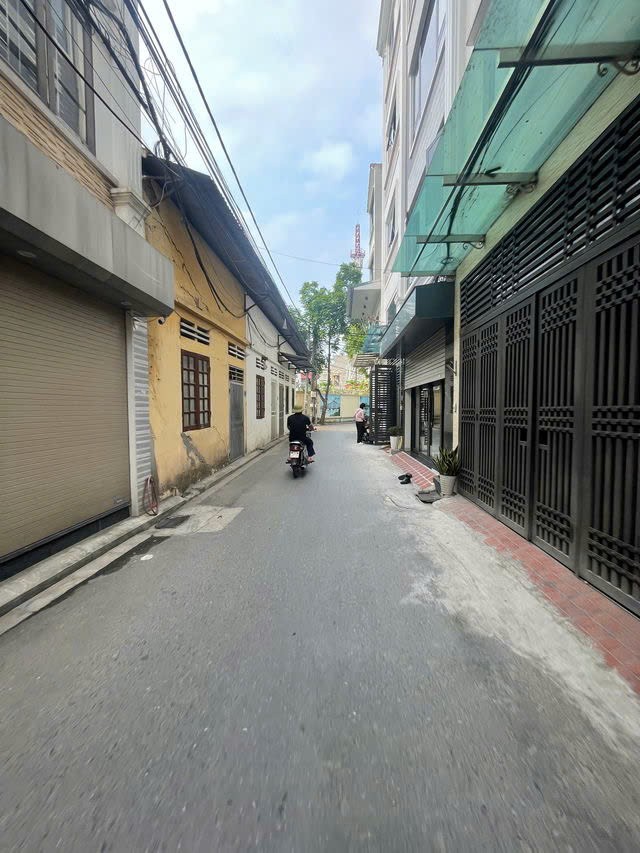 NHÀ ĐẸP LÔ GÓC NGÕ THÔNG Bát Khối 72m2,X 6 tầng, mặt tiền 4.5m, 6.9 tỷ Long Biên.
