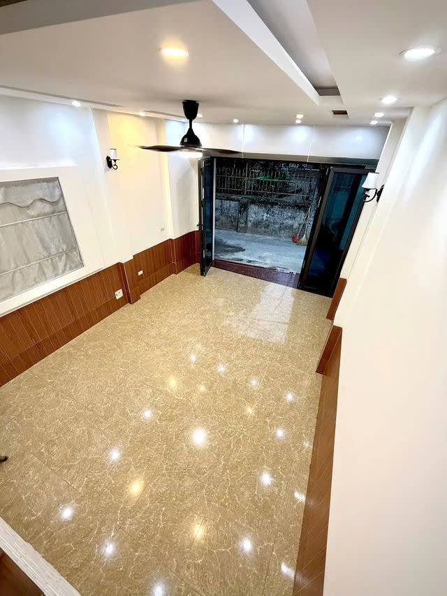 NHÀ MỚI Ô TÔ ĐỖ CỬA Ngọc Thụy 48.5 m2,X  4 tầng, mặt tiền 4m, 8.8 tỷ Long Biên. 3