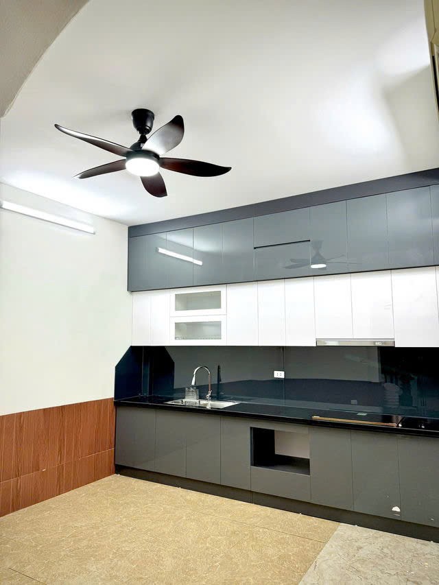 NHÀ MỚI Ô TÔ ĐỖ CỬA Ngọc Thụy 48.5 m2,X  4 tầng, mặt tiền 4m, 8.8 tỷ Long Biên. 2