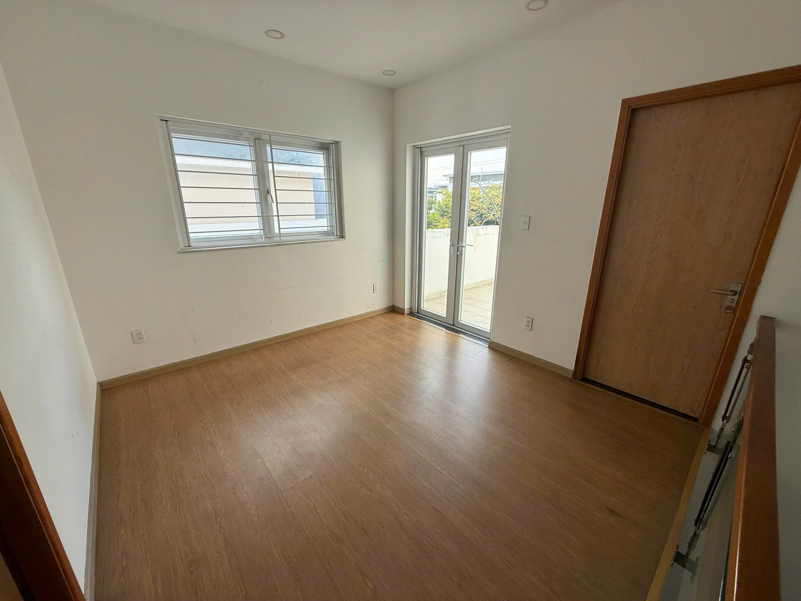 Cho thuê Nhà mặt tiền Phường Phú Hữu, Quận 9, Diện tích 144m², Giá 22 Triệu/tháng