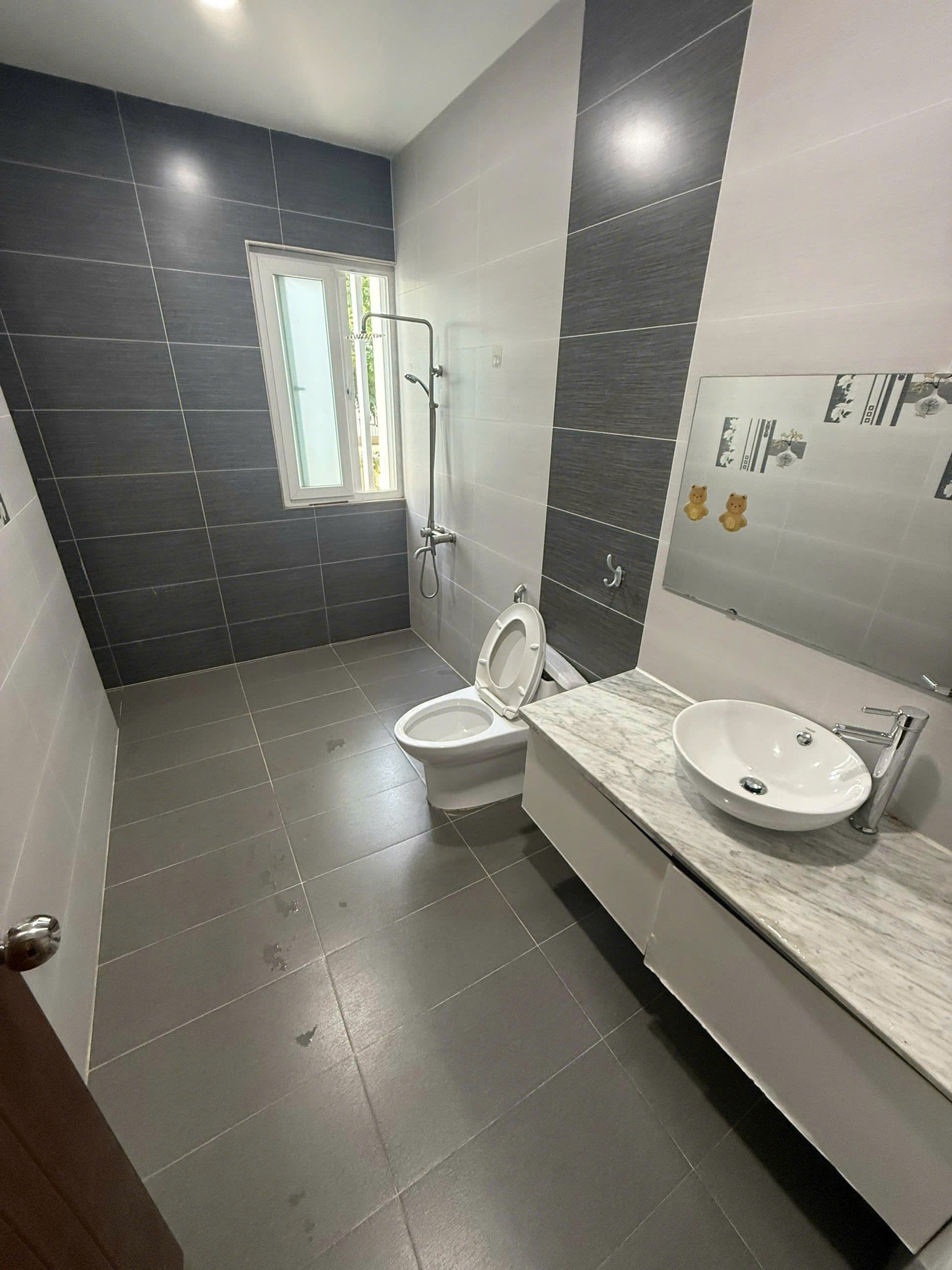 Cho thuê Nhà mặt tiền Phường Phú Hữu, Quận 9, Diện tích 144m², Giá 22 Triệu/tháng 9