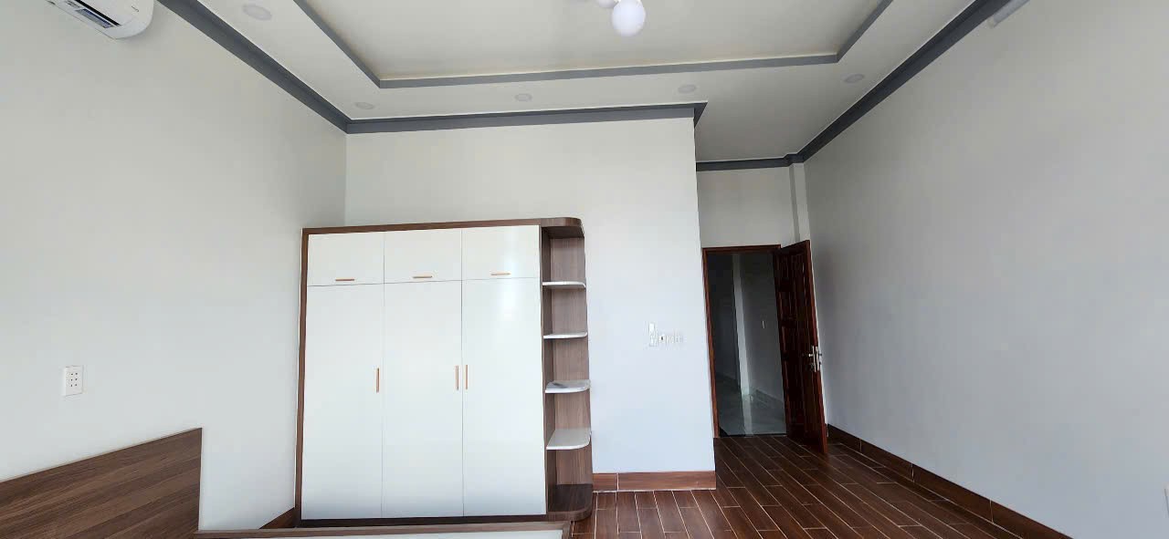 Nhà hẻm thi trấn Đức Hòa dt 145m2 1 lầu 3pn 3wc giá 3 tỷ 2