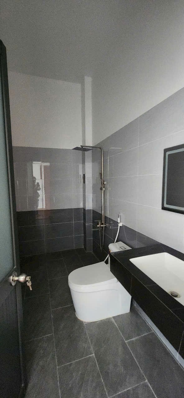 Nhà hẻm thi trấn Đức Hòa dt 145m2 1 lầu 3pn 3wc giá 3 tỷ 5