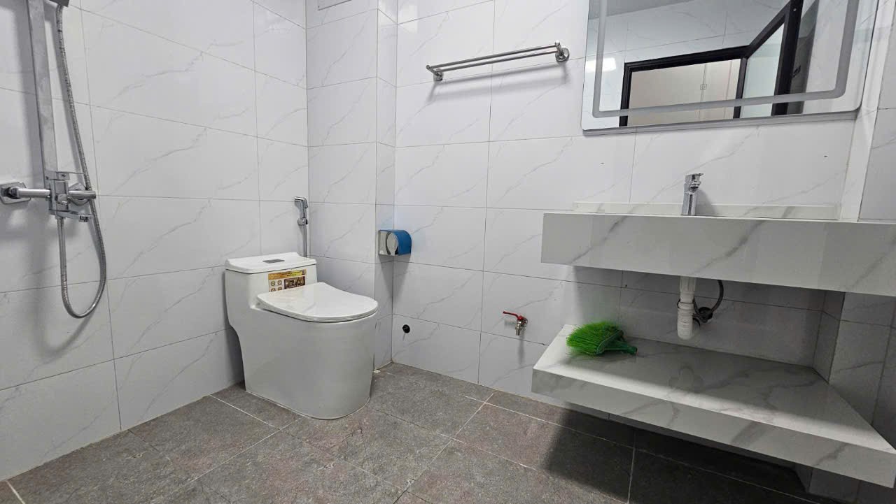 LÔ GÓC TRUNG TÂM VĂN QUÁN, NGÕ RỘNG VF3 ĐỖ CỬA, Ô CHỜ THANG MÁY MINI, NHỈNH 7 TỶ 5