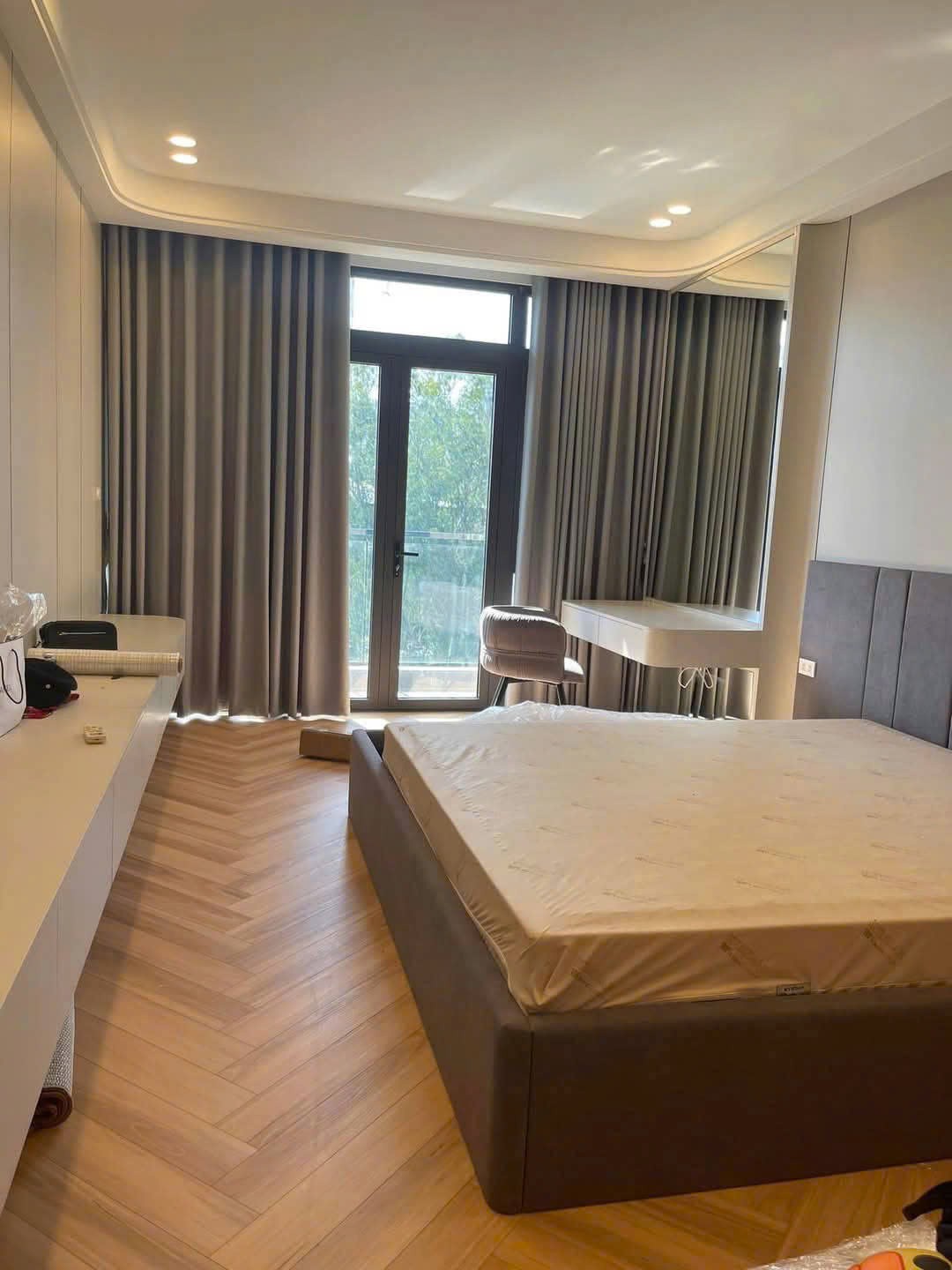 BÁN NHÀ MẶT PHỐ TRẦN DUY HƯNG – 98M², 8 TẦNG, THANG MÁY, SỔ ĐỎ HOA HẬU 4