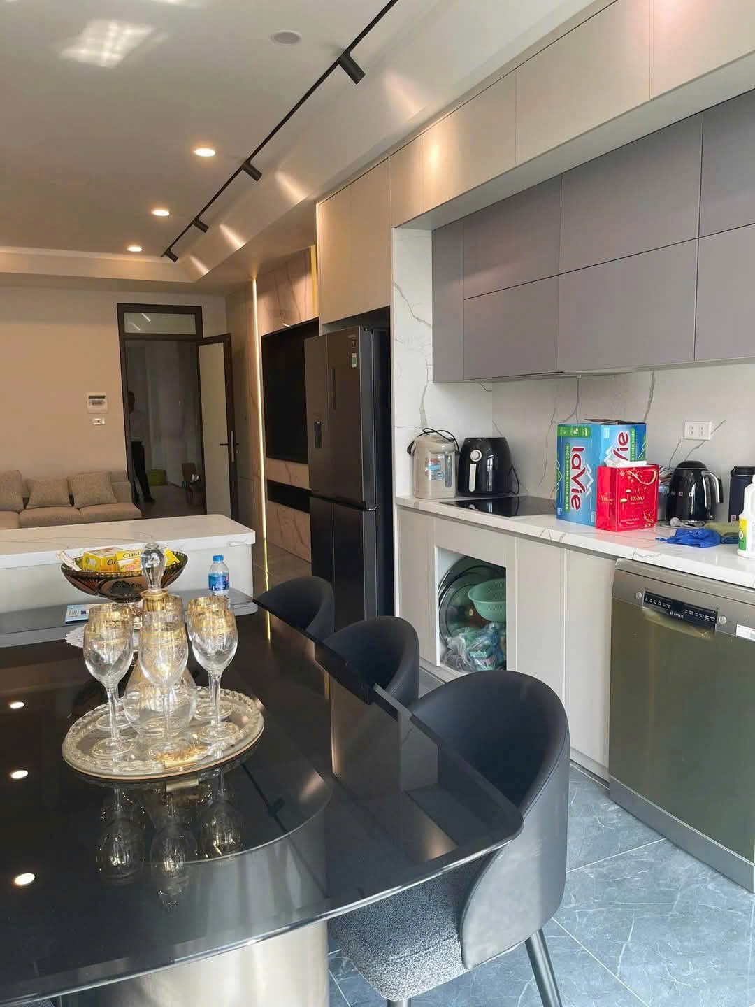 BÁN NHÀ MẶT PHỐ TRẦN DUY HƯNG – 98M², 8 TẦNG, THANG MÁY, SỔ ĐỎ HOA HẬU 2