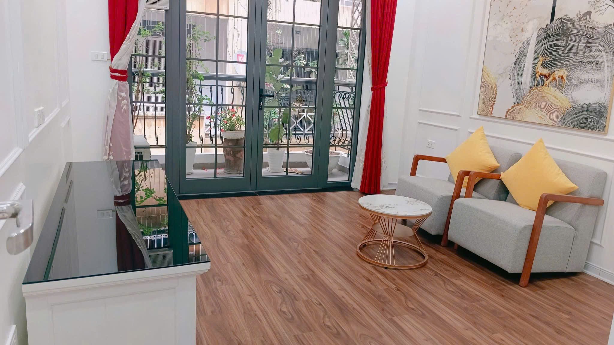 BÁN NHÀ NGỌC LÂM, LONG BIÊN, GẦN BẾN XE, TRƯỜNG HỌC, CHỢ, NHÀ PHÂN LÔ, Ô TÔ TRÁNH, FULL NỘI THẤT. 2
