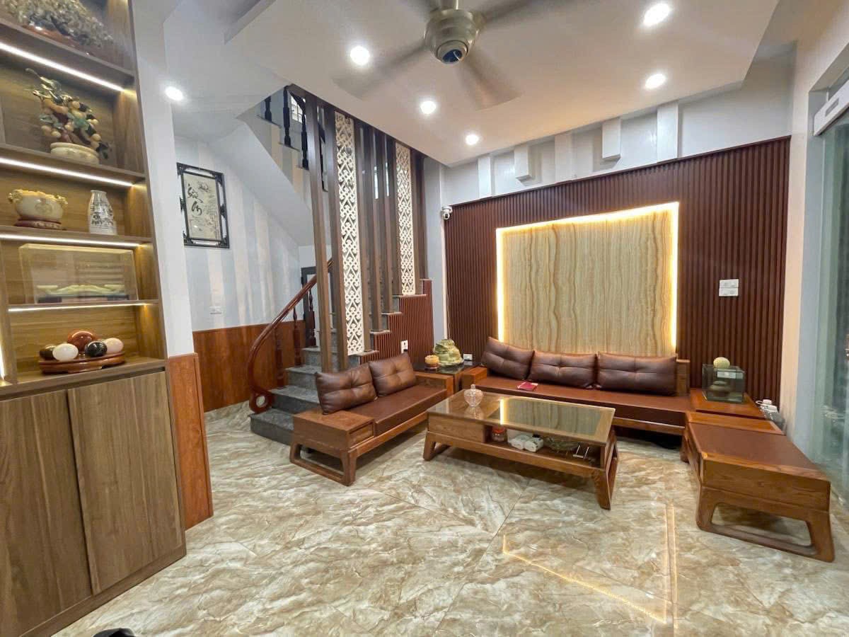 Chỉ 10 tỷ có nhà 6 tầng thang máy, ô tô đỗ cửa phố Hoàng Đạo Thành. 2