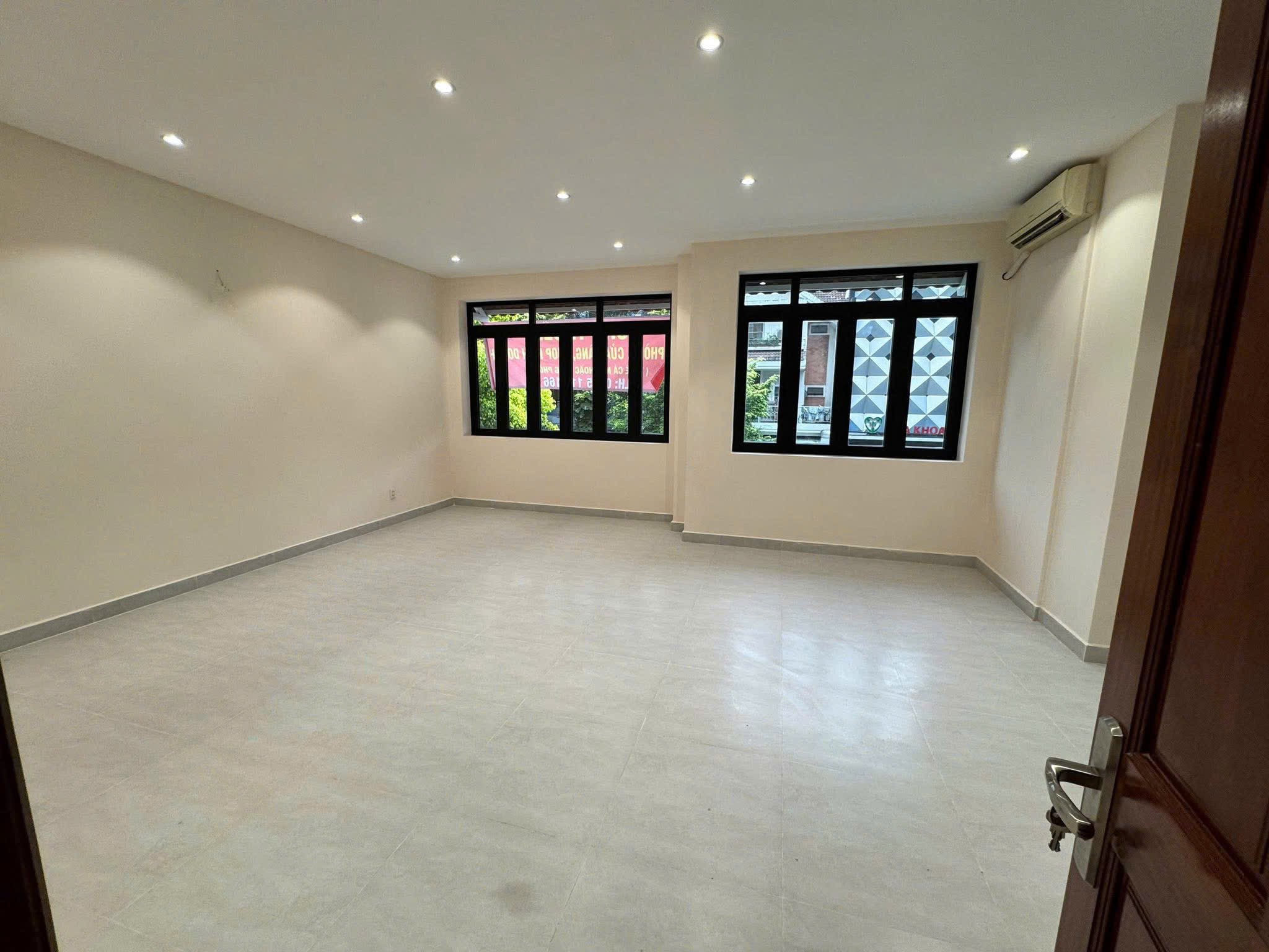 Cho thuê Văn phòng Phường Phước Long B, Quận 9, Diện tích 136m², Giá 036 Triệu/tháng 2