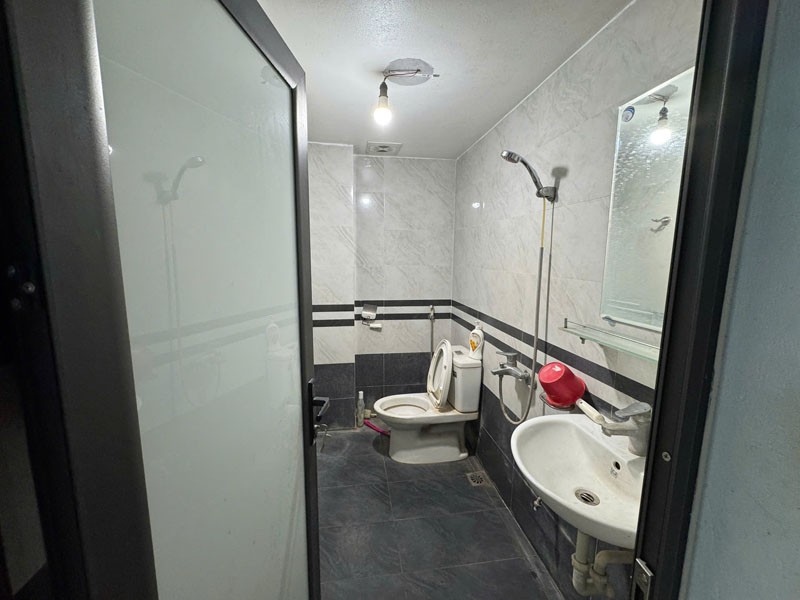 Cần bán 93m2 nhà 4 tầng mặt phố 36 Cổ Linh. Đường 15m, gần đường quy hoạch 25m 2
