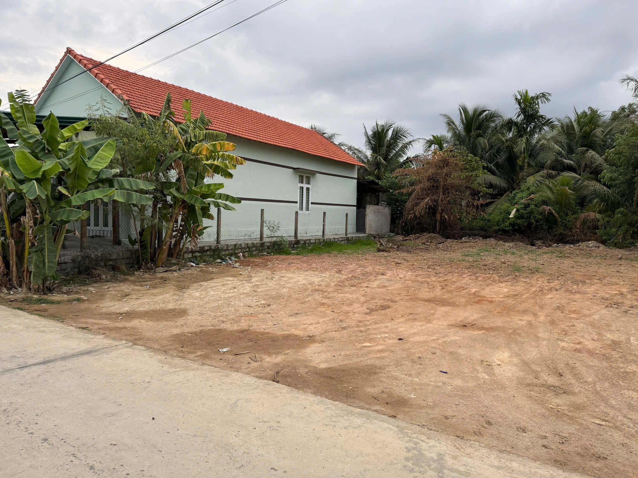 bán lô góc vuông vắn full thổ cư ngay trung tâm thị xã Ninh Hòa 0985451850 3