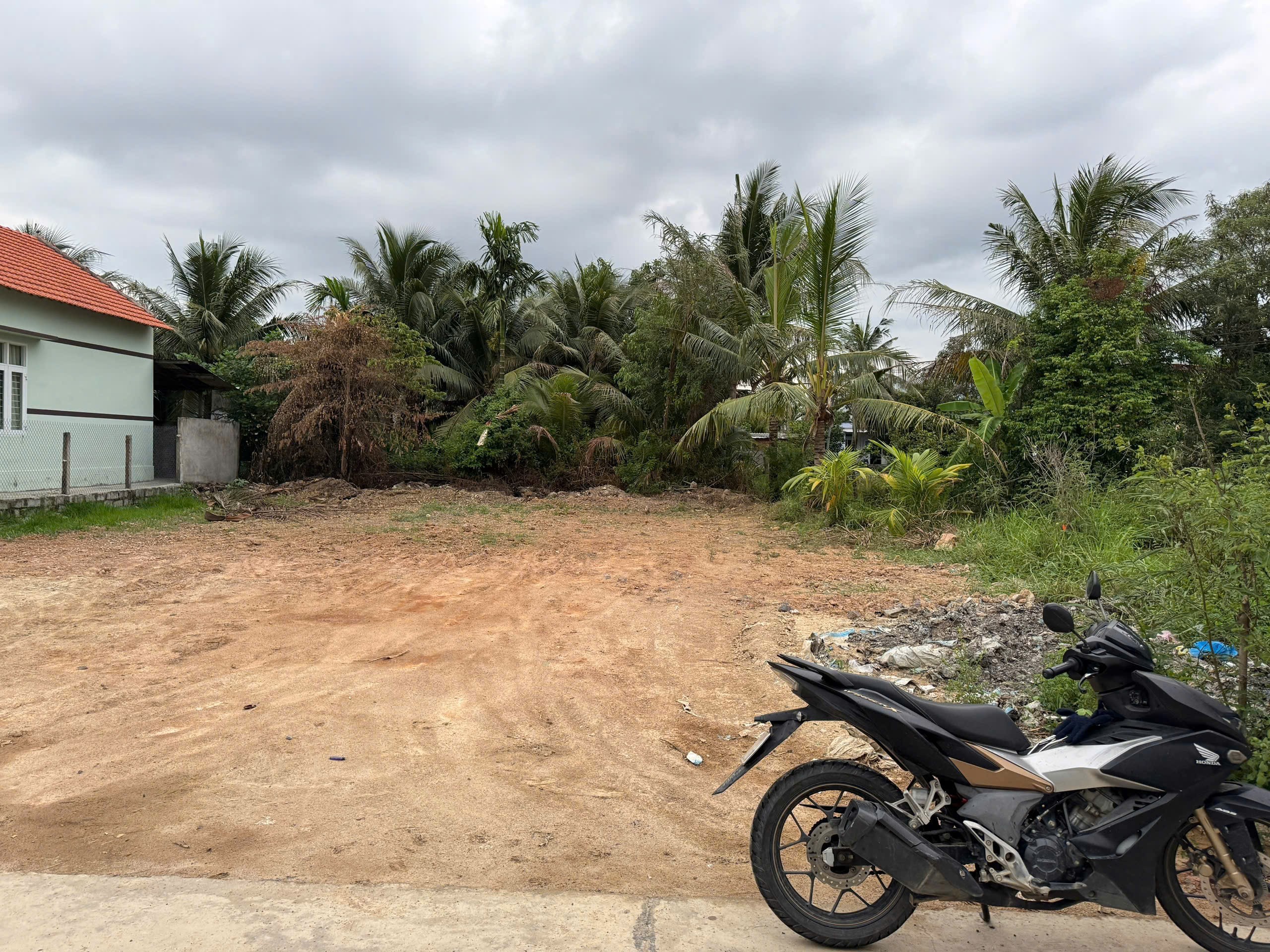 bán lô góc vuông vắn full thổ cư ngay trung tâm thị xã Ninh Hòa 0985451850 2