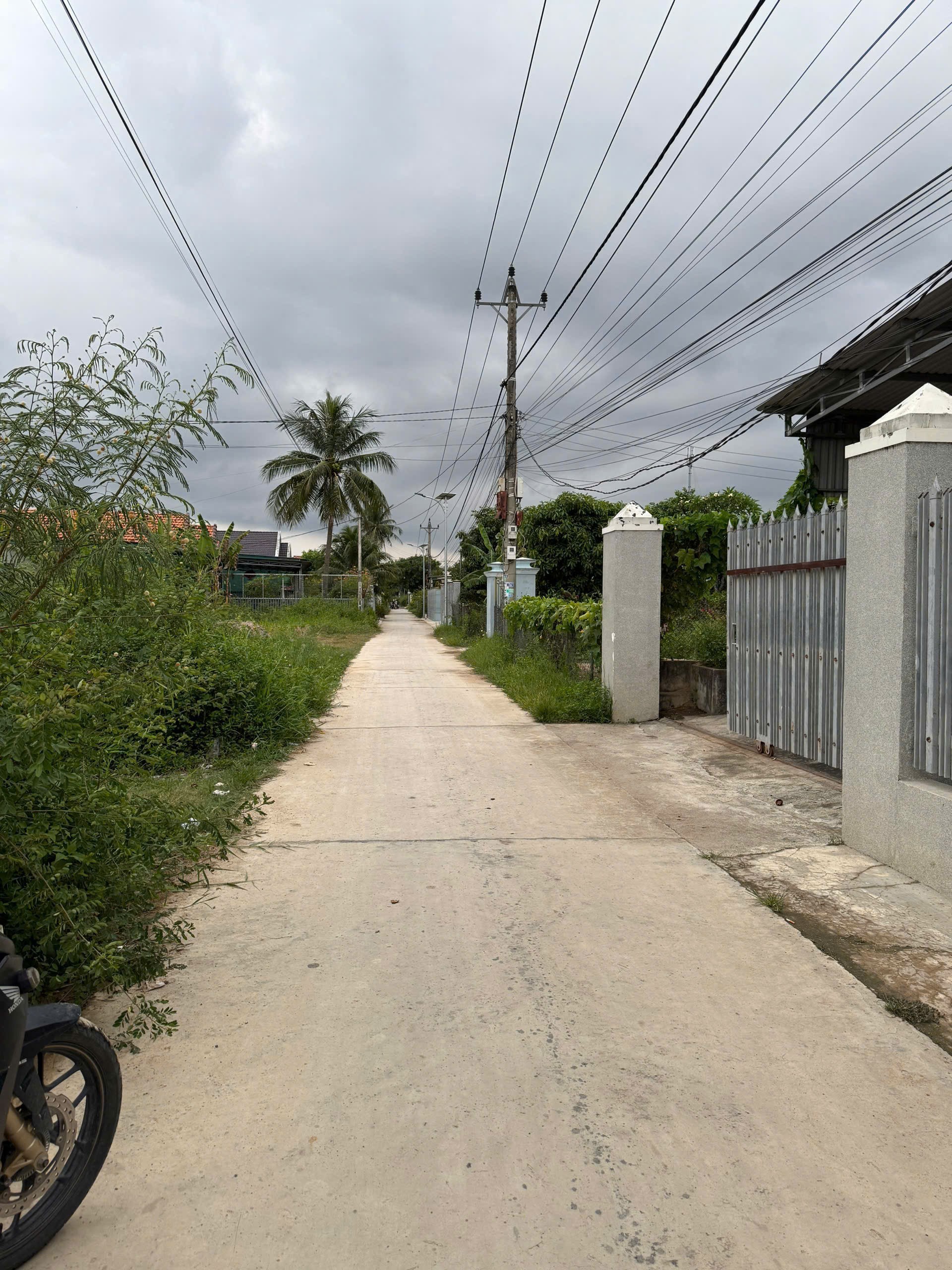 bán lô góc vuông vắn full thổ cư ngay trung tâm thị xã Ninh Hòa 0985451850