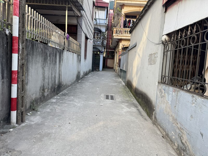 Cần bán 50,1m2 nhà cấp 4 ngõ 197 Phúc Lợi. Cách 20m ra đường thông ô tô, gần chợ & trường các cấp