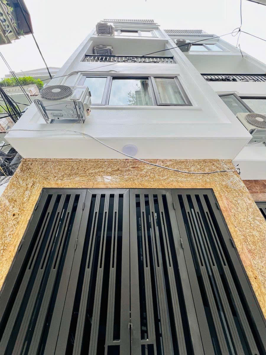 Bán nhà Hoàng Cầu - 33m x 6 tầng mới tinh Lô góc - Full nội thất giá 8 tỷ