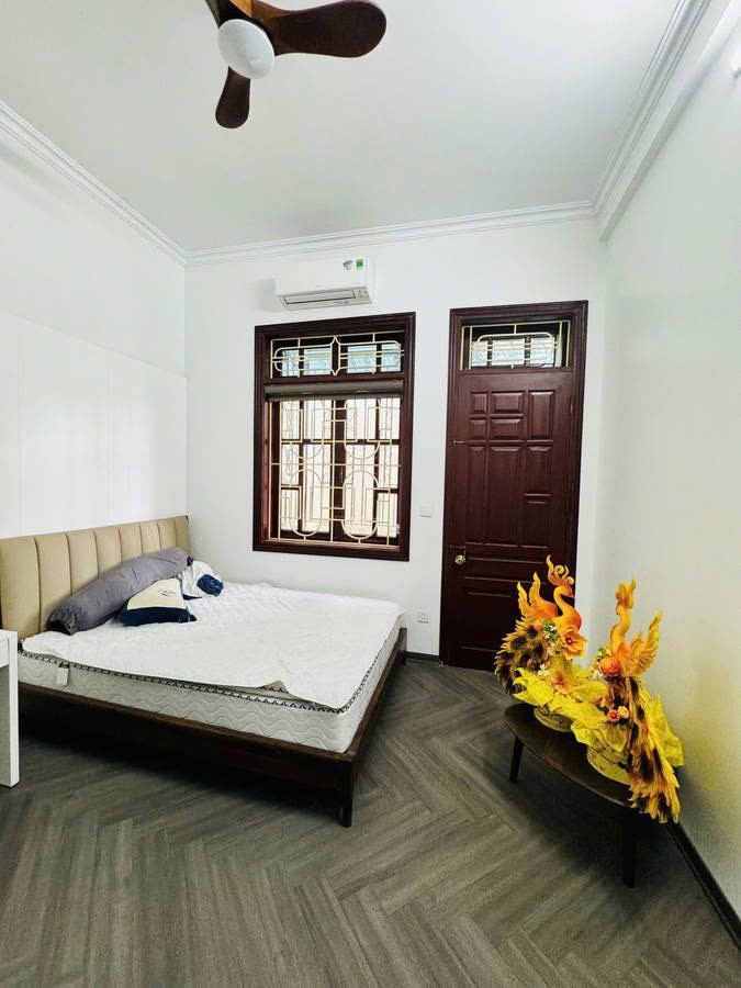 NHÀ MỚI Ô TÔ ĐỖ CỬA Phố Nguyễn Văn Cừ 52m2,X  5 tầng, mặt tiền  6m,11.8 tỷ Long Biên. 2