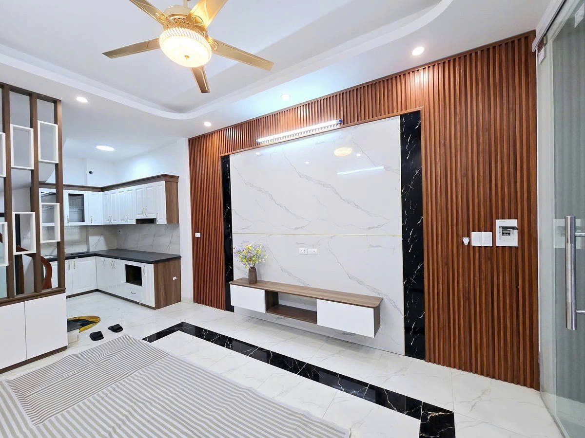 NHÀ MỚI Ở LUÔN Ô TÔ ĐỖ CỬA Bát Khối 30 m2,5 tầng, mặt tiền 3.4m,6.3 tỷ Long Biên. 2