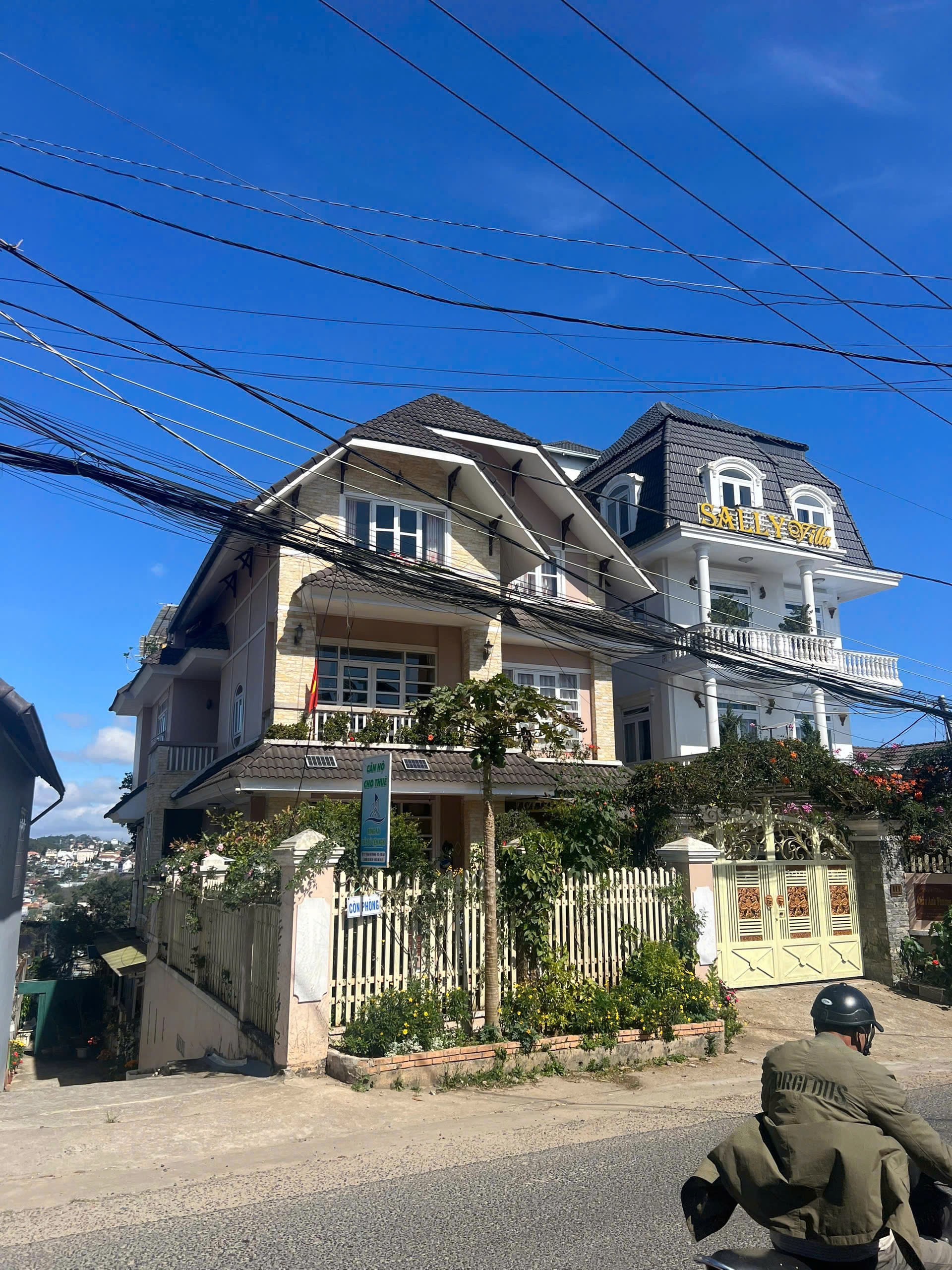 CHO THUÊ VILLA 5 PHÒNG NGỦ ĐƯỜNG TRIỆU VIỆT VƯƠNG P3 22TR/THÁNG 2
